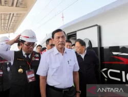 Luhut uji coba tumpangi Kereta Cepat dengan kecepatan maksimum 385 km/jam