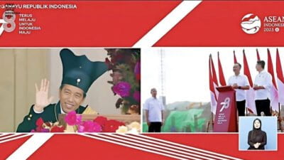 Presiden Jokowi tersenyum dengar laporan progres pembangunan IKN di HUT RI