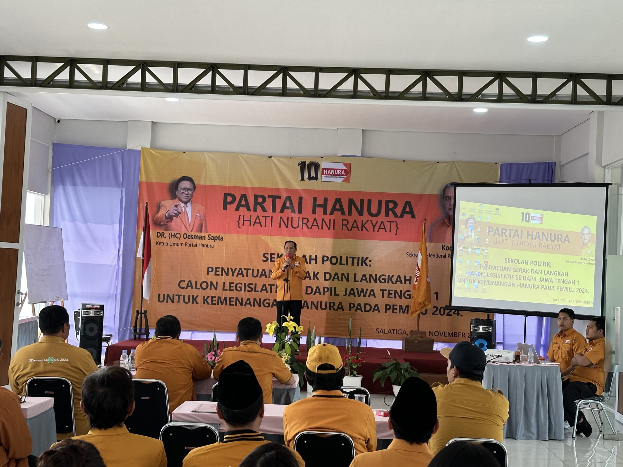 Bambang Raya membuka acara sekolah politik